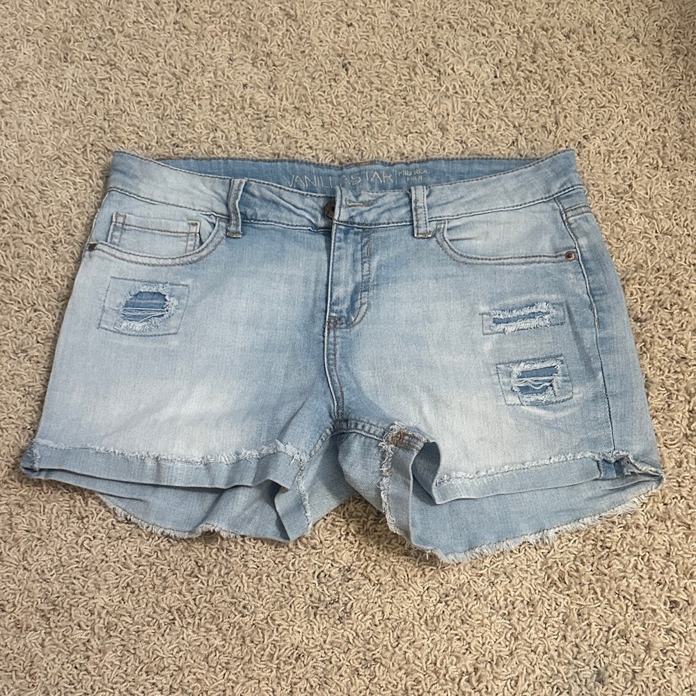 Vanilla Star Light Wash Distressed Jean Shorts